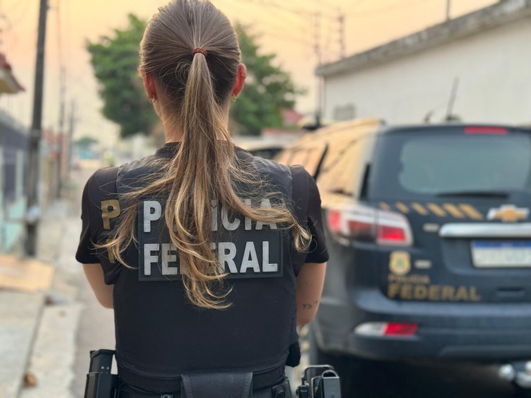 Agente da PF durante operação no Tocantins