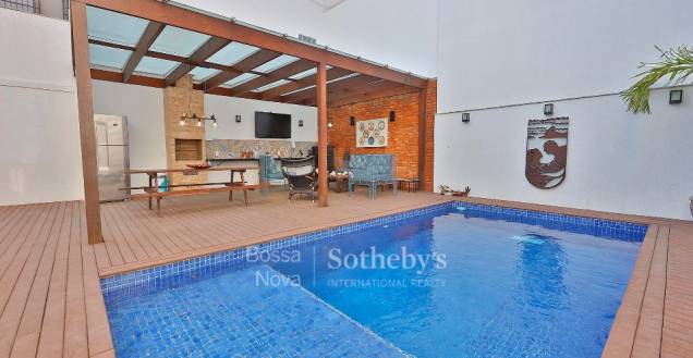 Piscina e área gourmet: residência de luxo esta à venda por quase14 milhões Piscina e área gourmet: residência de luxo esta à venda por quase14 milhões