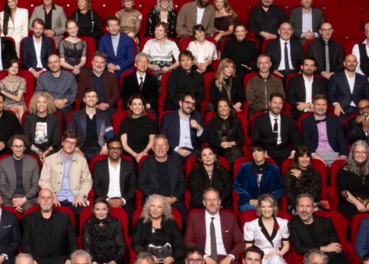 fernanda Ao centro, Fernanda Torres ao lado de Rodrigo Teixeira e Maria Carlota Bruno na foto dos indicados ao Oscar -