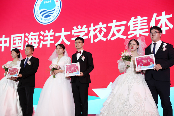 China registra queda recorde no número de casamentos, agravando crise demográfica