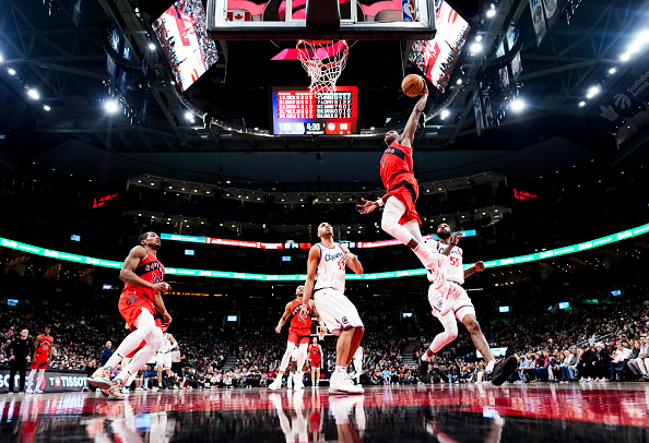 Após tarifaço de Trump, canadenses vaiam hino nacional dos EUA em partida da NBA