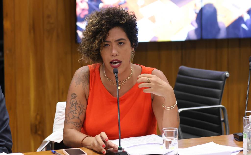 Gleisi Hoffmann recebe bancada do PSOL para discutir fim da escala 6×1