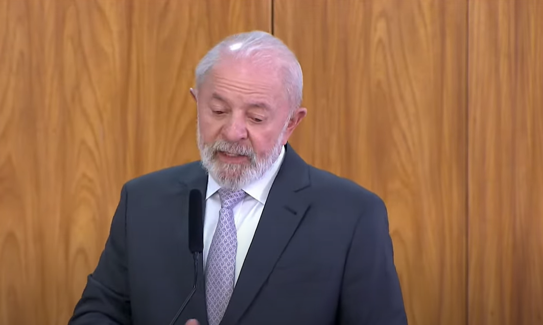 O presidente Lula, mais cedo, durante coletiva com o primeiro-ministro de Portugal