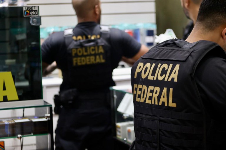 PF cumpre mandados em cidades do Rio contra esquema de pirâmide bilionário