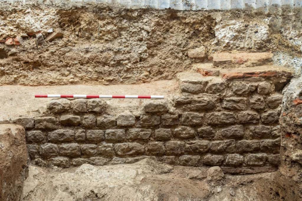 Basílica romana de 2.000 anos é descoberta em porão de prédio corporativo de Londres