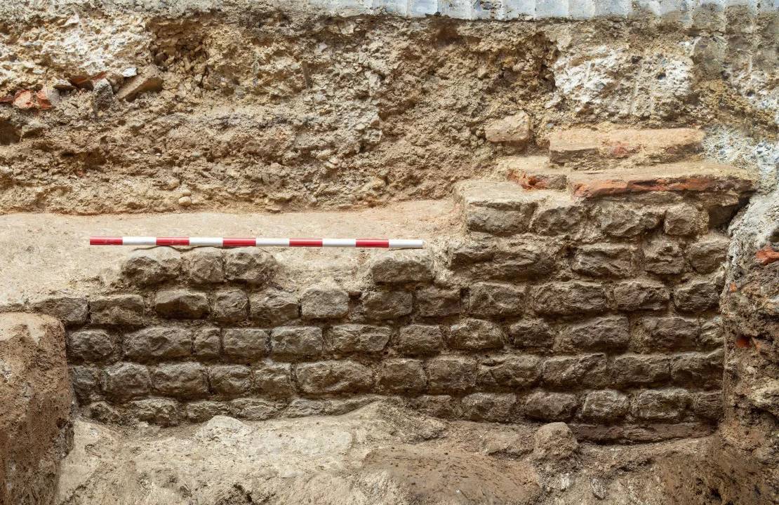 Uma imagem mostrando parte do sítio arqueológico com cerca de 2.000 anos