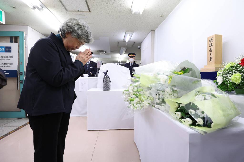 Três décadas após ataque com gás no metrô de Tóquio, vítimas ainda buscam justiça