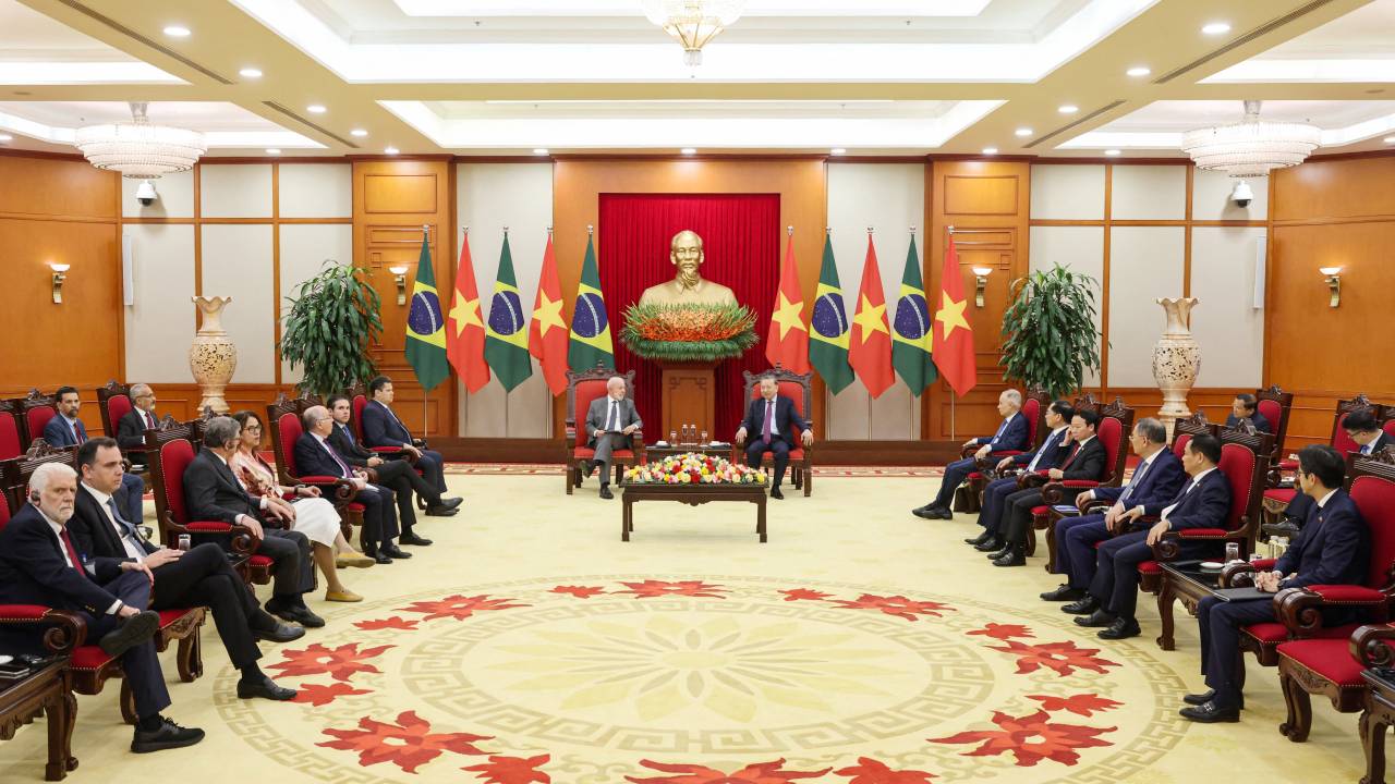Vietnam's communist party general secretary To Lam (C-R) and Brazil's President Luiz Inacio Lula da Silva (C-L) sit during a meeting at the Office of the Party Central Committee in Hanoi on March 28, 2025. (Photo by An Nguyen / AFP)