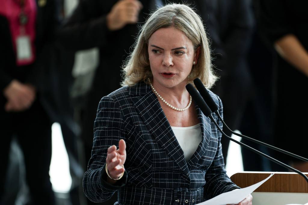 Gleisi diz que Bolsonaro mente ao comparar recurso do PT em 2018 à tentativa de golpe