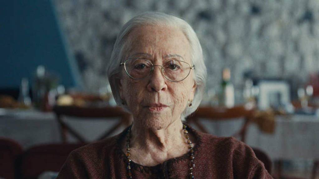 2-D-PEQUENA-AINDA-ESTOU-AQUI-26.jpg LEGADO - Fernanda Montenegro como Eunice: enfim, a “Copa” vencida