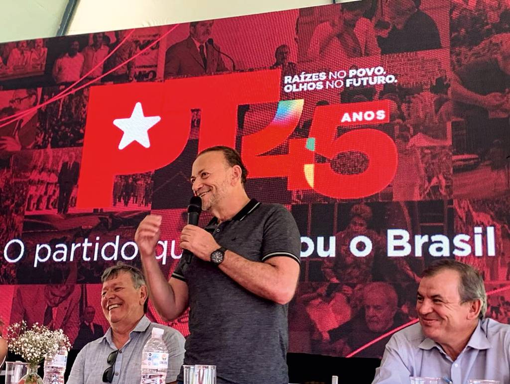2-EDINHO-SILVA—PT-45-ANOS.jpg APOIO - Edinho Silva, em evento do PT em Ribeirão Preto (SP): Lula pediu a Dirceu que o ajude a vencer eleição no partido