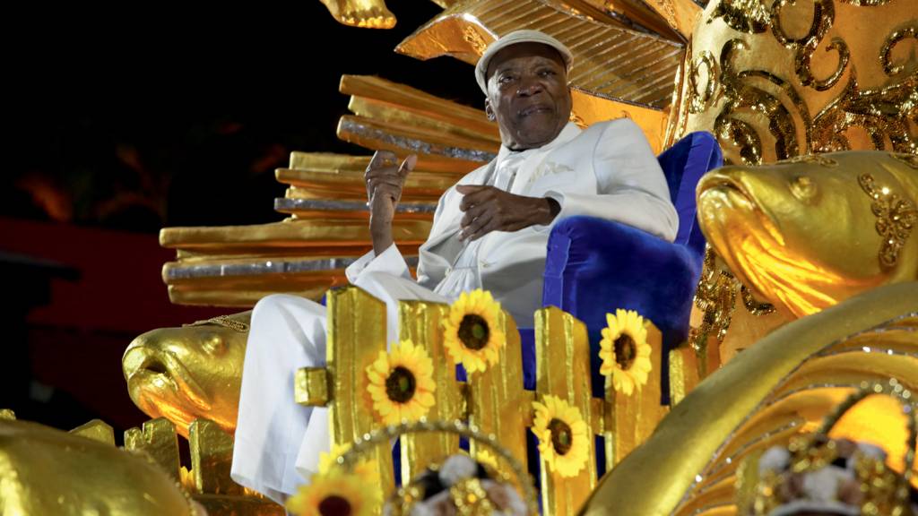 A travessia consagrada de Milton Nascimento na Marquês de Sapucaí