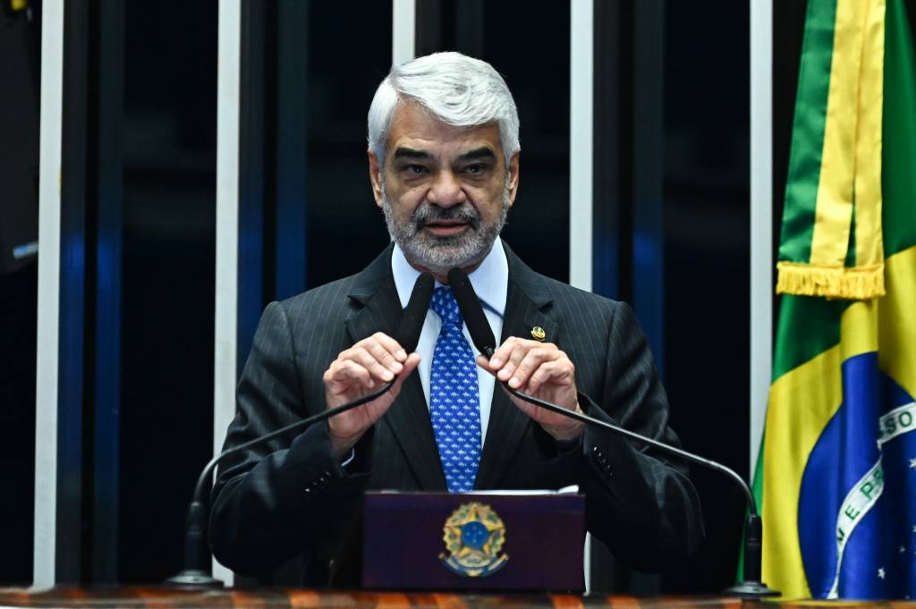 Presidente interino do PT critica países que mantêm relação com Israel e pede ação de Lula