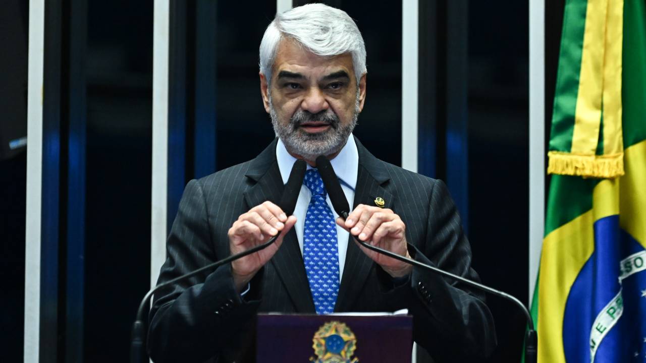 O senador Humberto Costa
