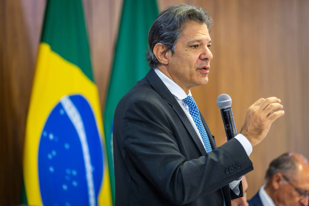 Discurso de Trump precisa ser coerente para permitir queda do dólar, diz Haddad