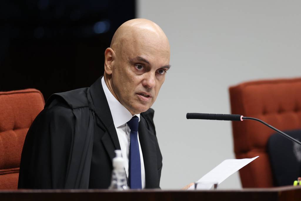 Advogado de militar do Exército confronta Moraes em julgamento no STF