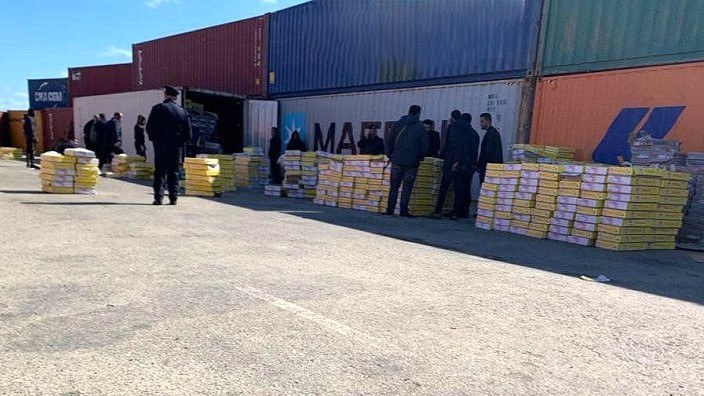 PF prende traficantes que escondiam drogas em alimentos congelados