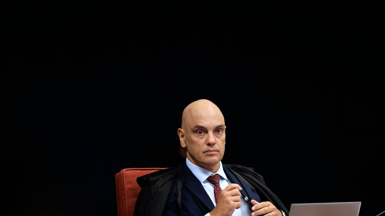 O ministro Alexandre de Moraes, relator do processo de tentativa de golpe, em sessão da Primeira Turma do STF