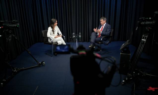 Ministro do Desenvolvimento Social, Wellington Dias, em entrevista a jornalista Marcela Rahal, durante o programa Amarelas On Air Ministro do Desenvolvimento Social, Wellington Dias, em entrevista a jornalista Marcela Rahal, durante o programa Amarelas On Air