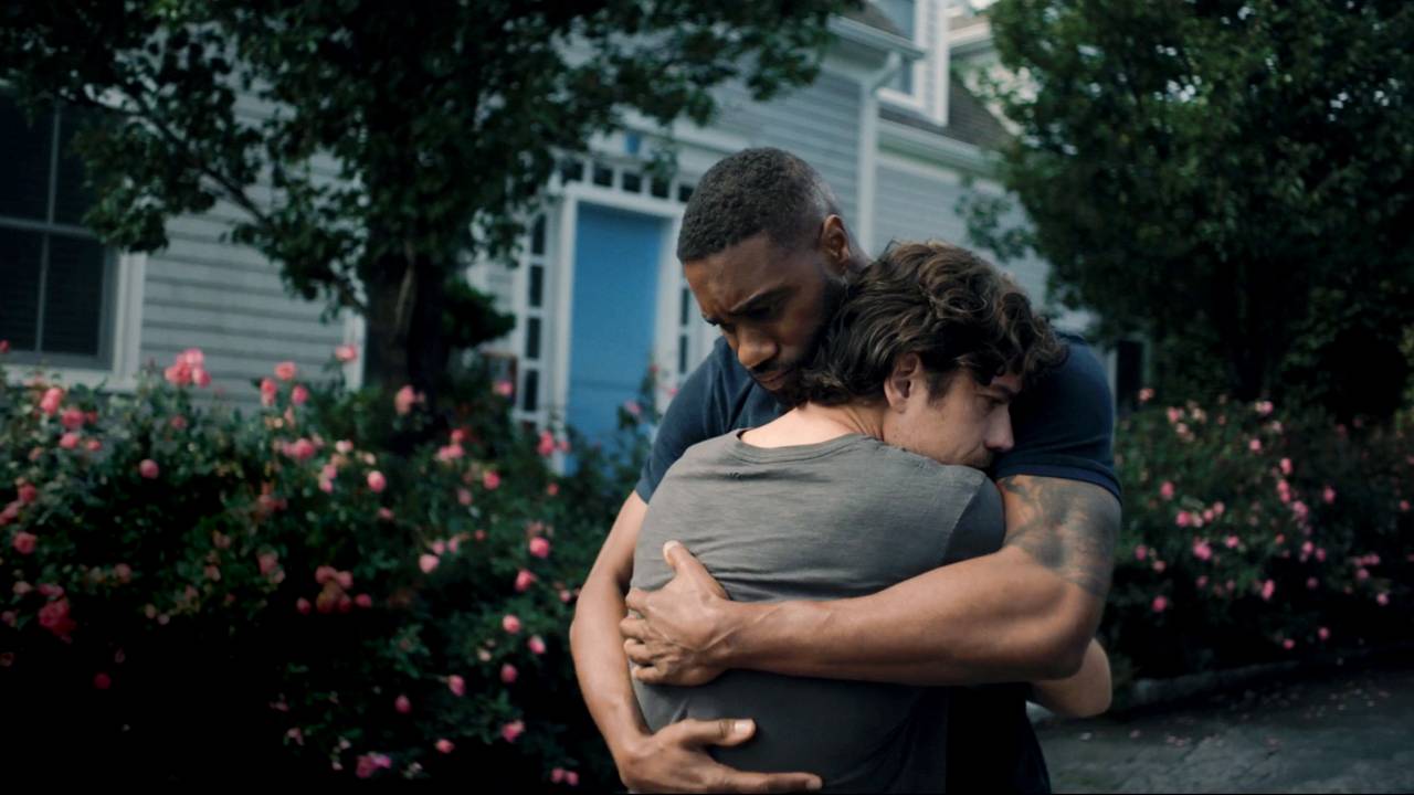 ROMANCE QUEER - Lourenço (Pigossi) com Maurice (James Bland): paixão forte entre dois homens