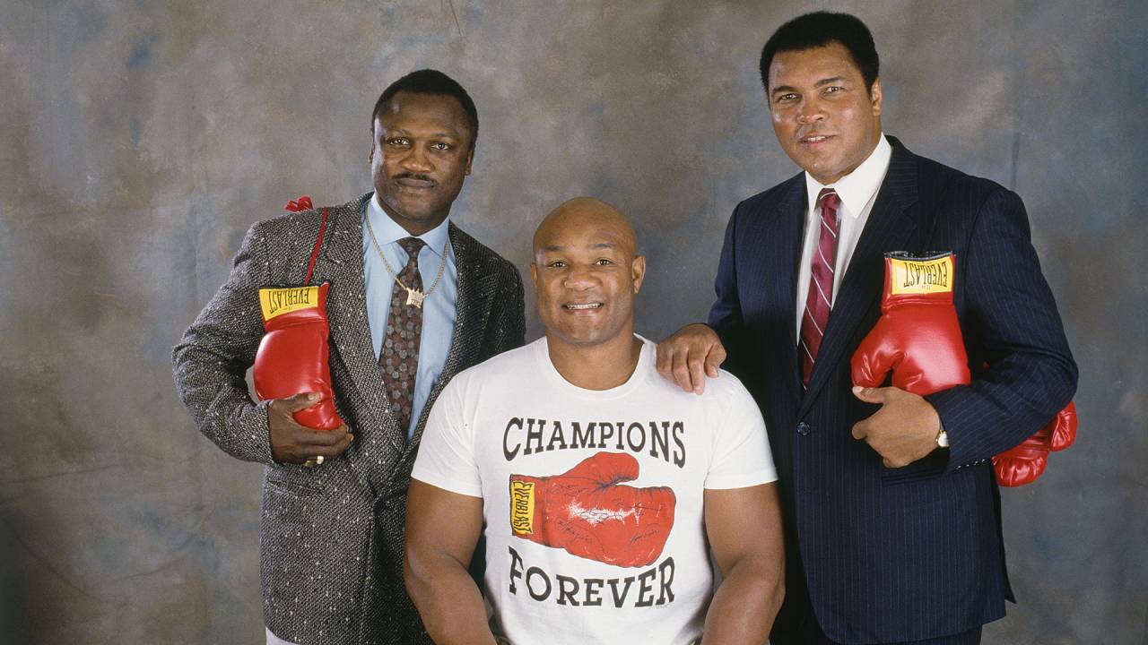FIM DE UM TEMPO - Frazier, Foreman (no centro) e Ali: era de ouro do boxe