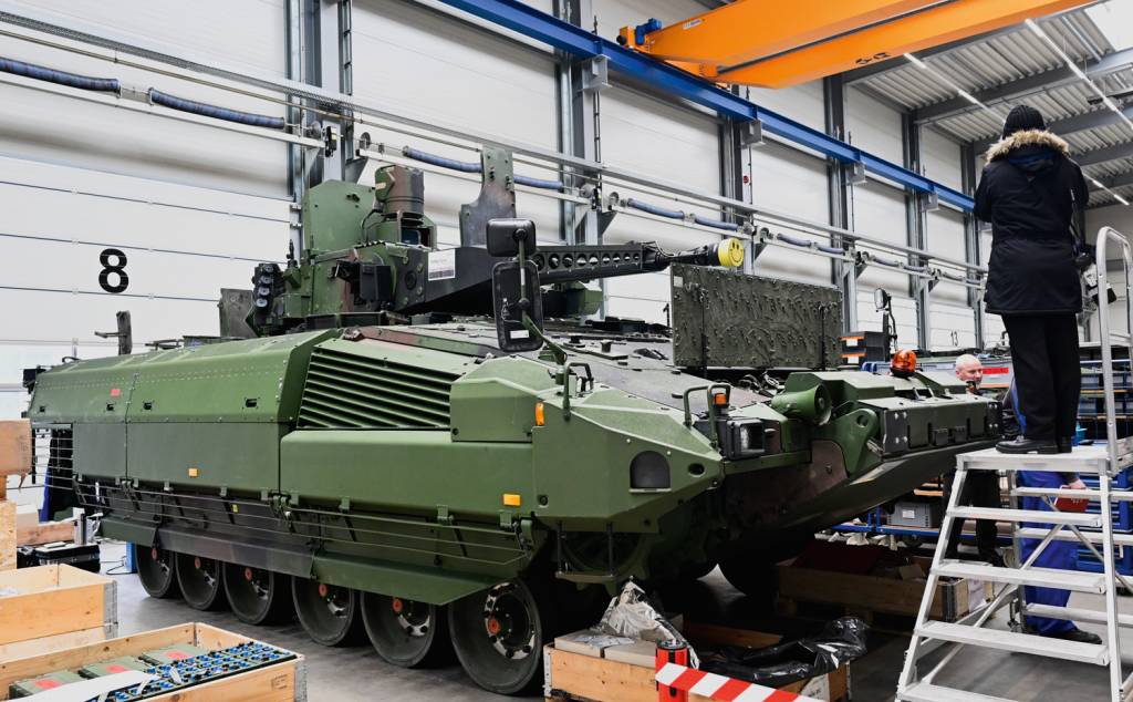 GettyImages-1997011627.jpg Fábrica de tanques de guerra da alemã Rheinmetall: a economia bélica está em alta