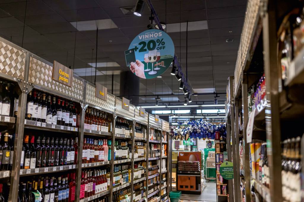 GettyImages-2087323196.jpg RESSACA - Loja de vinhos: paralisação dificulta importação