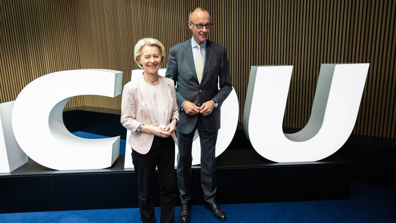 Ursula von der Leyen e Merz: eles já não podem contar com os americanos