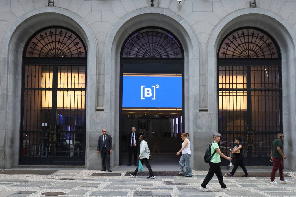 Bolsa abre a semana em alta apoiada por Vale, Petrobras e grandes bancos