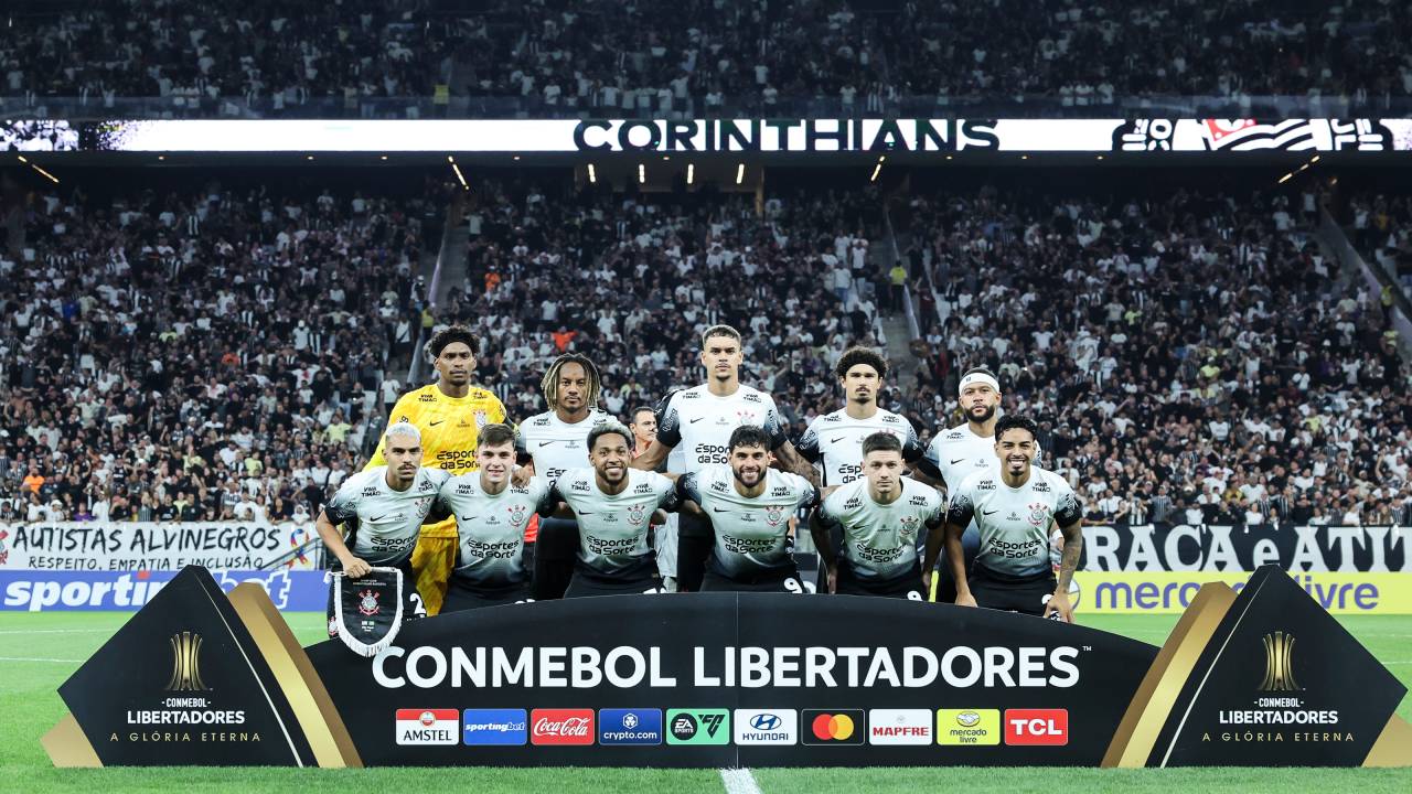 SAO PAULO, BRAZIL - FEBRUARY 26: Players of Corinthians pose for a photo prior to a Copa CONMEBOL Libertadores 2025 match between Corinthians and Universidad Central at Neo Quimica Arena on February 26, 2025 in Sao Paulo, Brazil. (Photo by Alexandre Schneider/Getty Images)