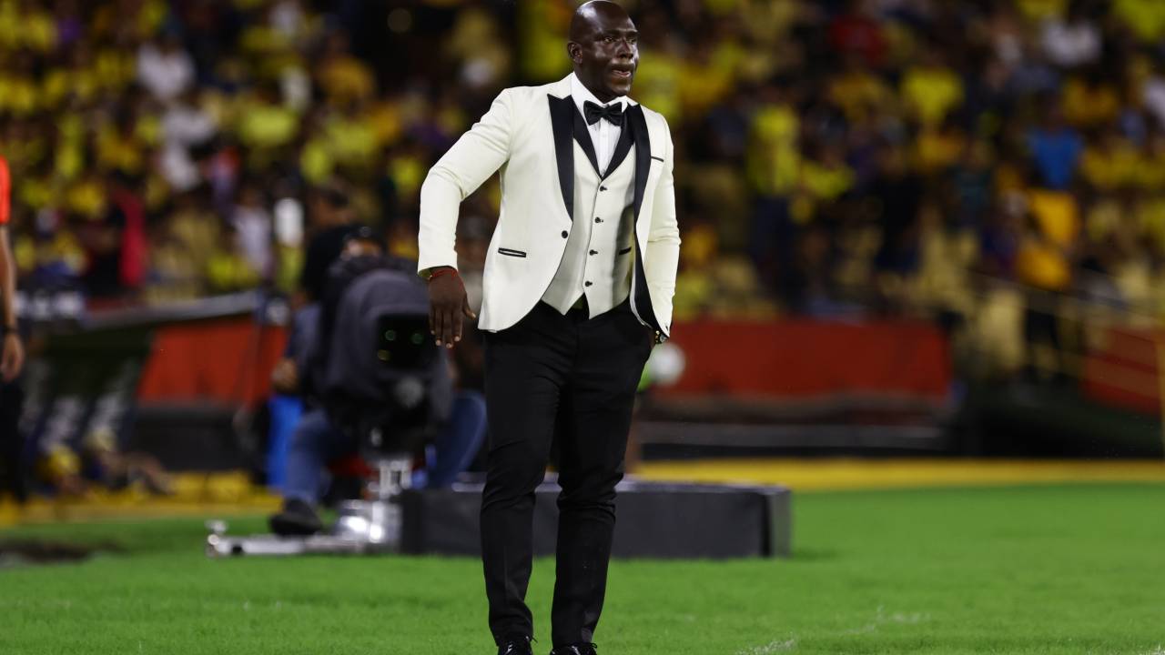 GUAYAQUIL, ECUADOR - MARCH 5: Head coach Segundo Alejandro Castillo of Barcelona looks on during the CONMEBOL Copa Libertadores 2025 third stage qualifier between Barcelona SC and Corinthians at Estadio Monumental Isidro Romero Carbo on March 5, 2025 in Guayaquil, Ecuador. (Photo by Franklin Jacome/Getty Images)