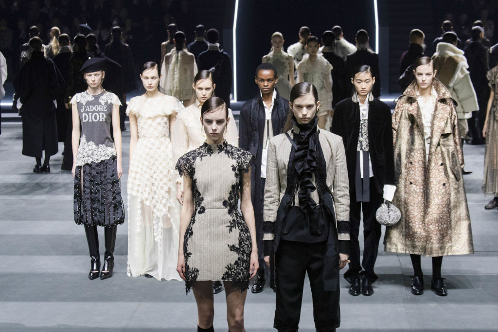 Dior por Maria Grazia Chiuri: nostalgia e boatos de saída