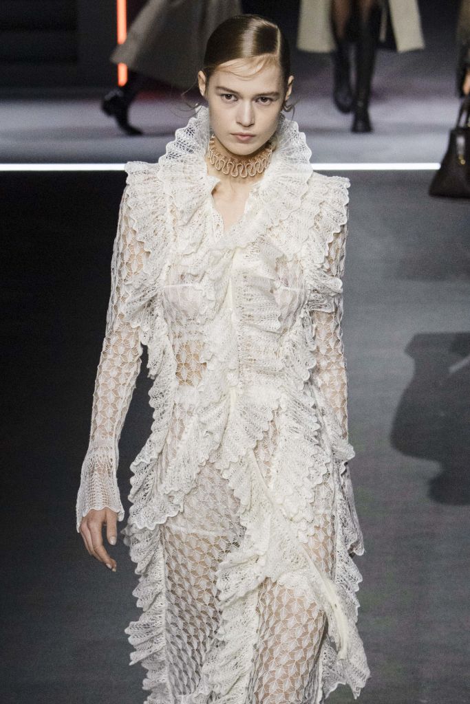 Dior – Runway – Fall/Winter 2025-2026 Paris Fashion Week Dior: babados em referência a