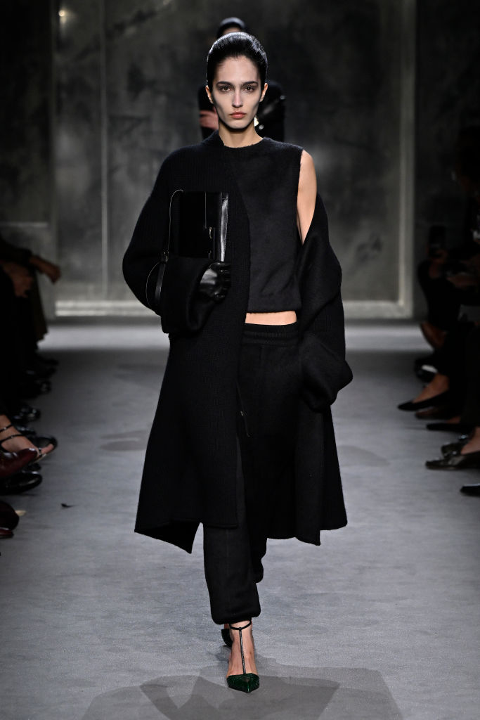TOM FORD DÉFILÉ – Paris Fashion Week – Womenswear Fall/Winter 2025-2026 Tom Ford: equilibrio e elegância