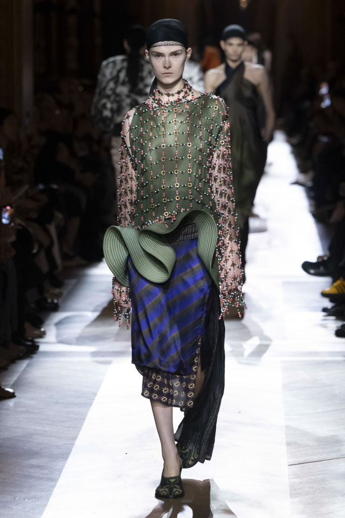 Dries Van Noten – Runway – Fall/Winter 2025-2026 Paris Fashion Week Dries Van Noten: mistura de tecidos, cores e padronagens