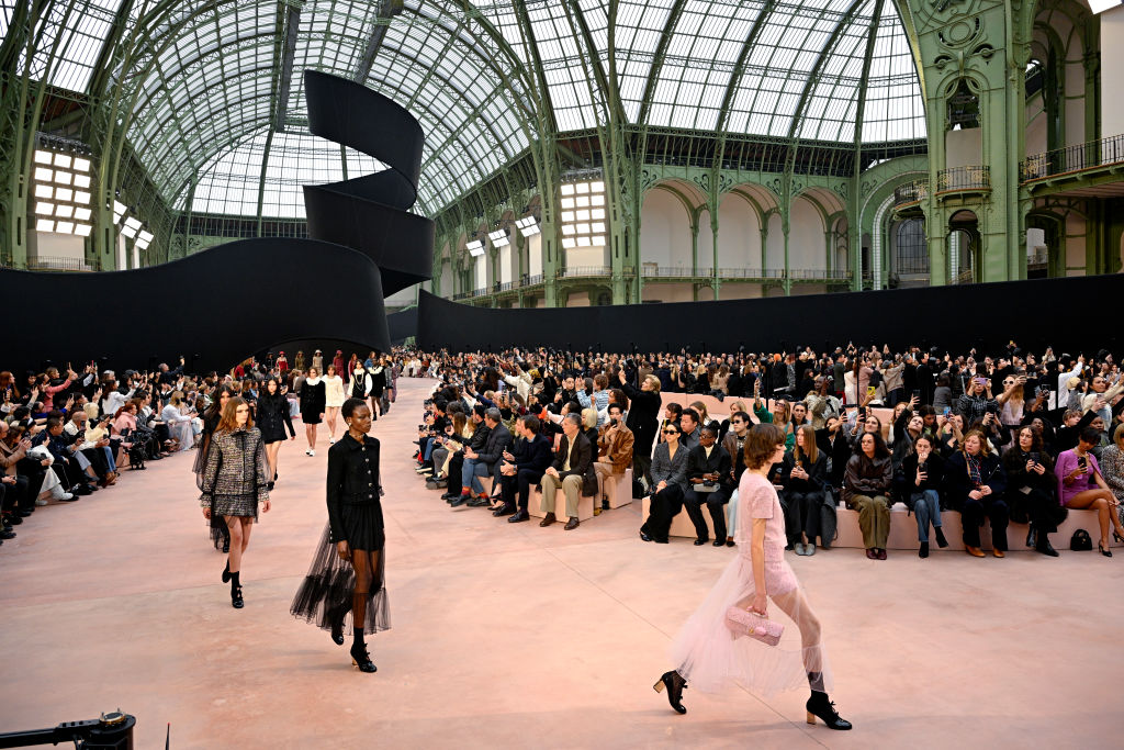 “Garota de programa não é modelo”: Moda se revolta com uso errado do termo e da profissão