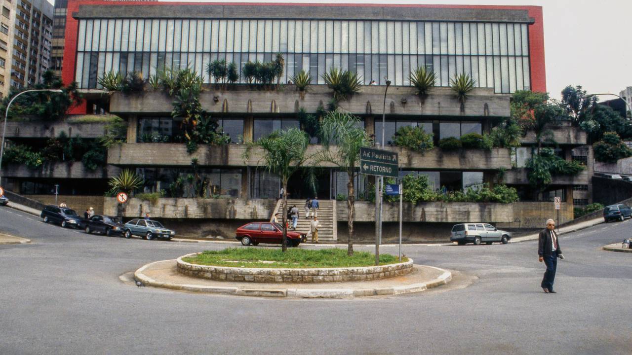 O Masp fotografado por Aldo Van Eyck durante sua visita ao Brasil em 1996