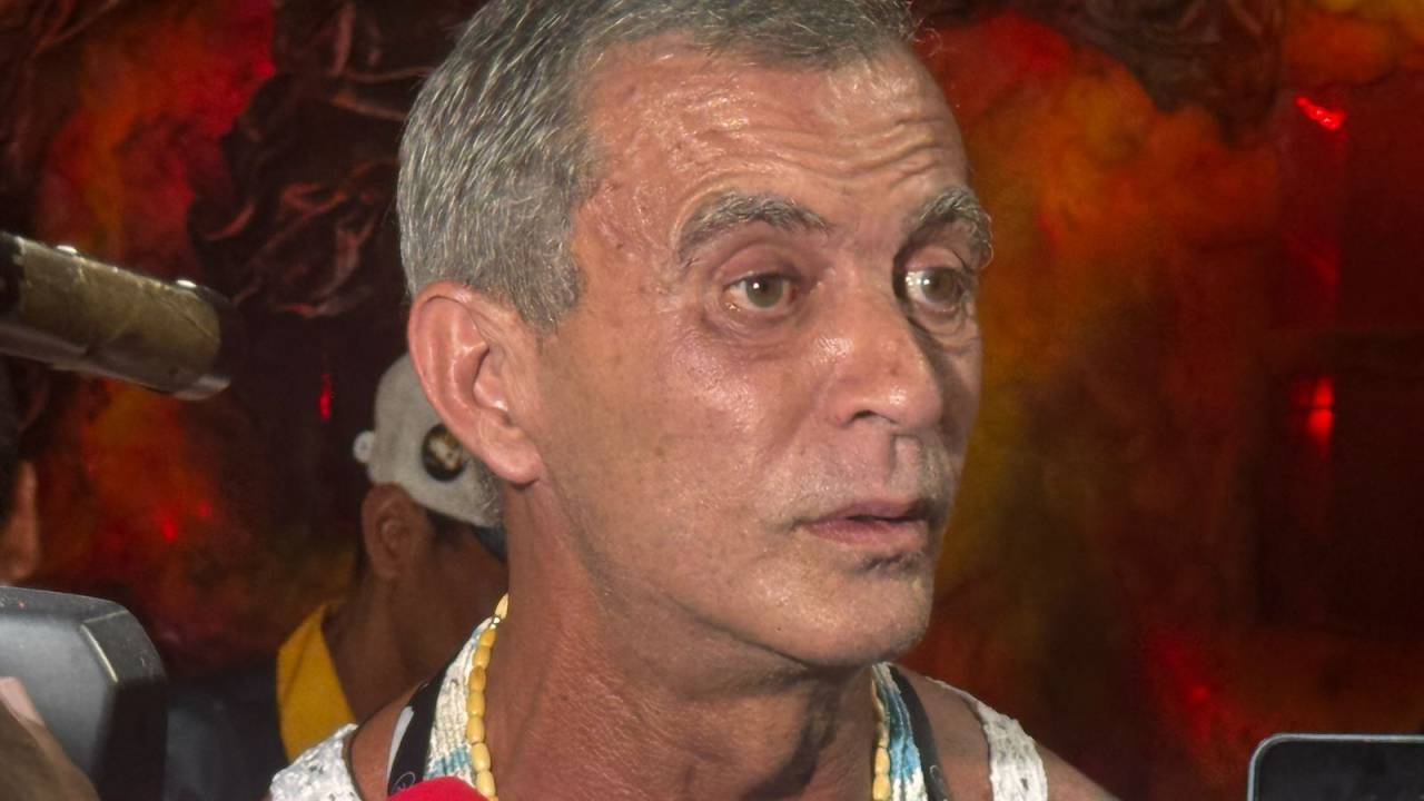 Paulo Barros entrou no centro de polêmicas por criticar enredos afro. 03/03/2025