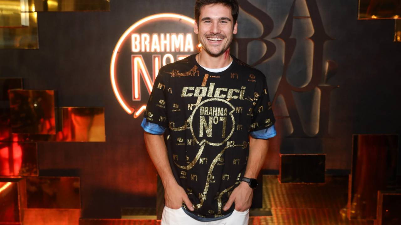 Nicolas Prattes em camarote na Marquês de Sapucaí, no Rio de Janeiro. 03/03/2025
