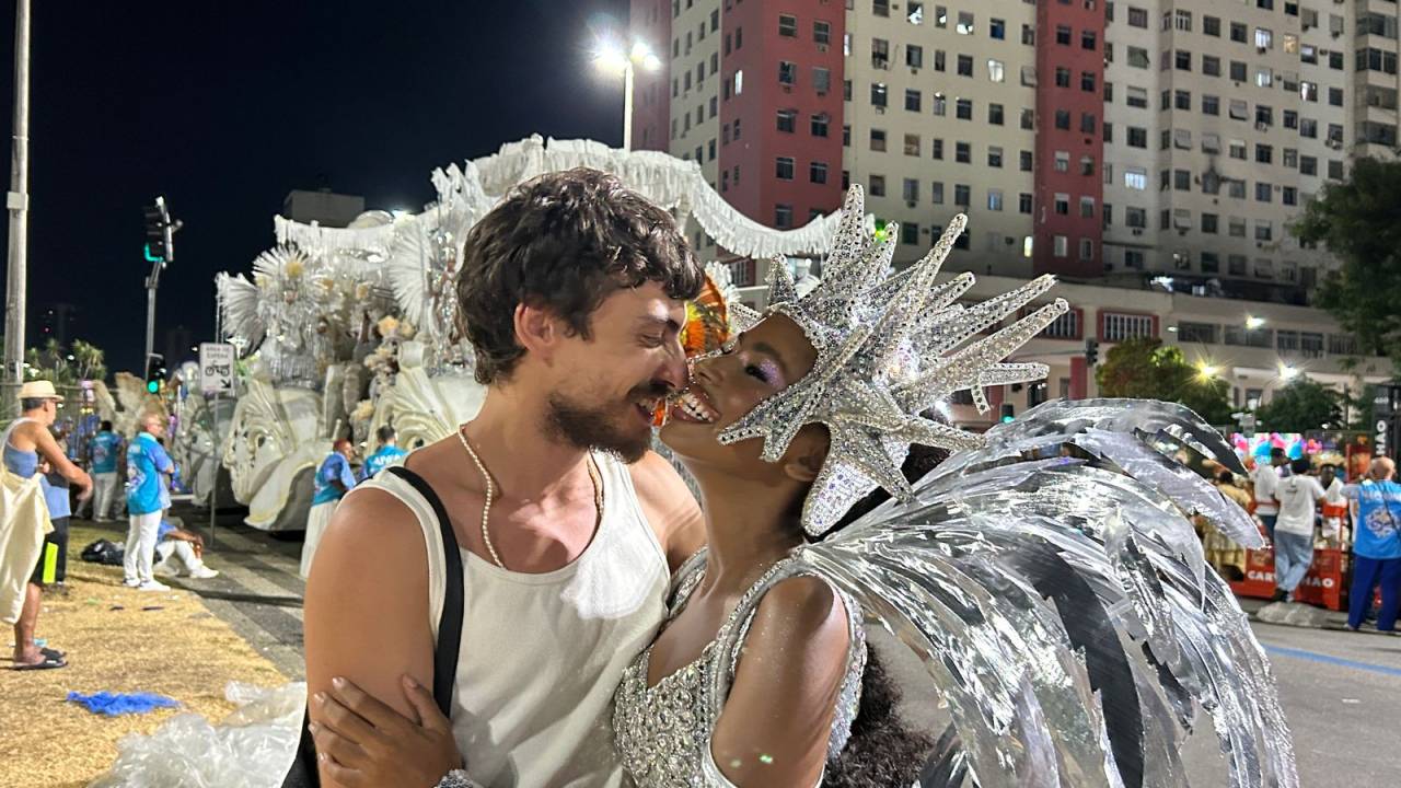 Gabz, que desfila na Portela, e o namorado, Jaffar Bambiarra na Sapucaí. 04/03/2025