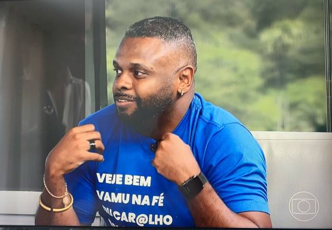 Carnavalesco Beija-Flor Carnavalesco da Beija-Flor, João Vitor Araújo, na TV Globo