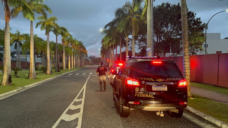 Alvo de buscas por tráfico de armas atira contra agentes da PF e é preso