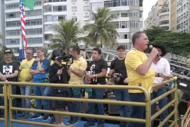 bolsonaro-tarcísio-castro-malafaia-magno-malta O ex-presidente Jair Bolsonaro discursa ao lado dos governadores Tarcísio de Freitas e Cláudio Castro, do pastor evangélico Silas Malafaia e do senador Magno Malta