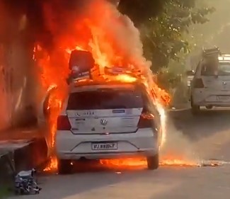 Carro foi incendiado em Fortaleza em novo ataque contra operadoras de internet