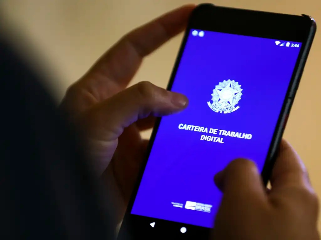Consignado CLT: simulações passam de 15 milhões e mais de 1,4 mil contratos são fechados