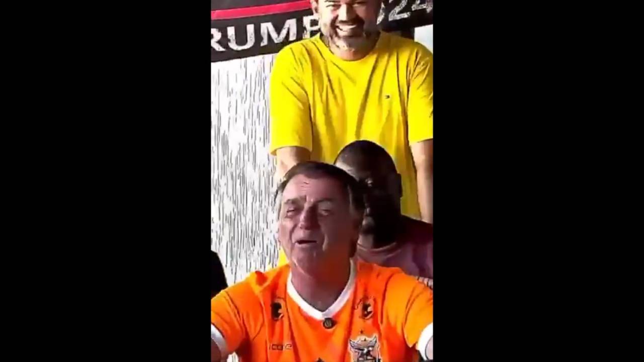 Vídeo em que Bolsonaro diz que mulheres petistas são "incomíveis"