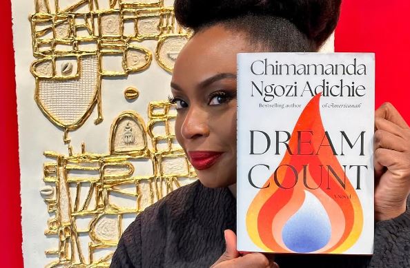 A escritora Chimamanda Ngozi Adichie