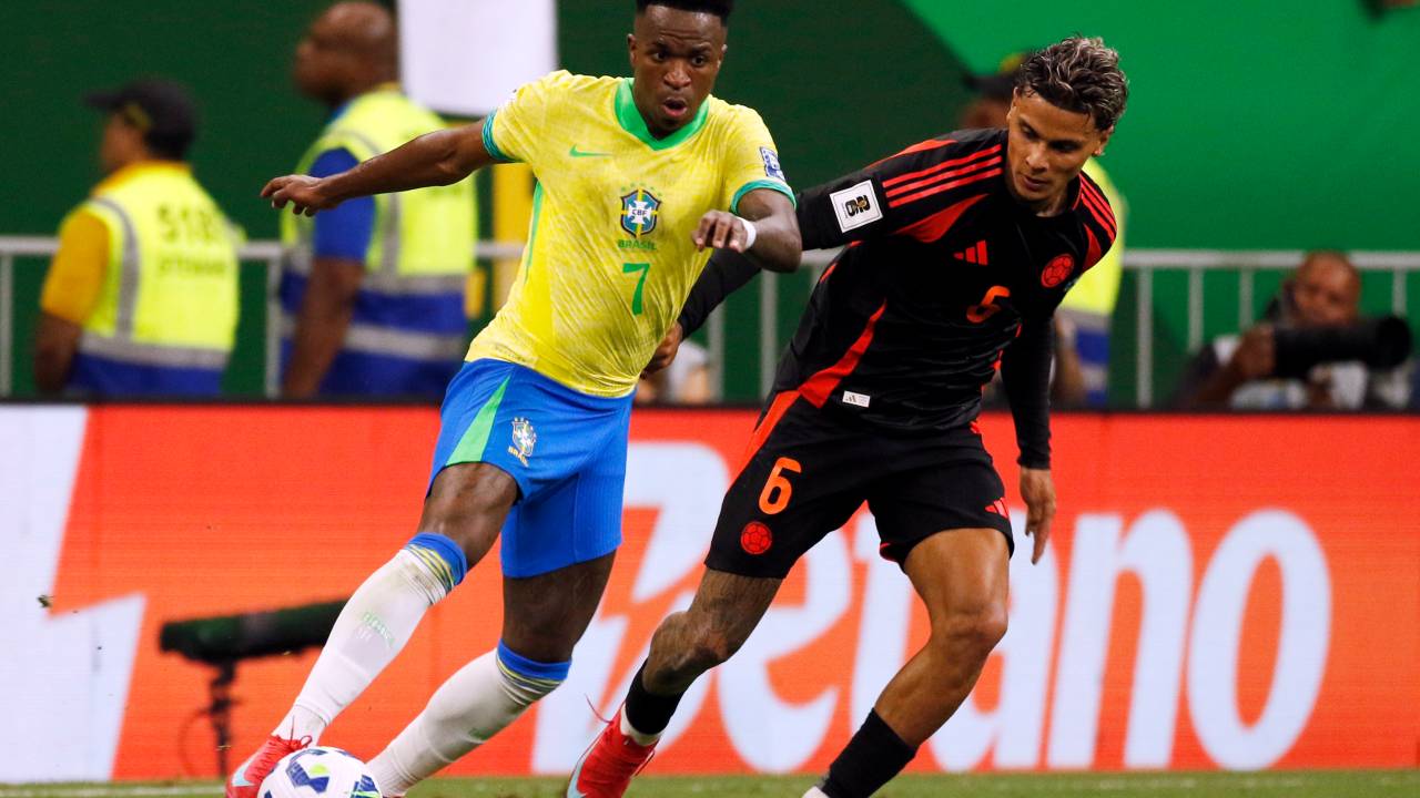 Brasília (DF), 20/03/2025 - Jogador Vini Jr durante lance de jogo de futebol entre Brasil e Colômbia válido pelas Eliminatórias da Copa do Mundo. Foto: Bruno Peres/Agência Brasil
