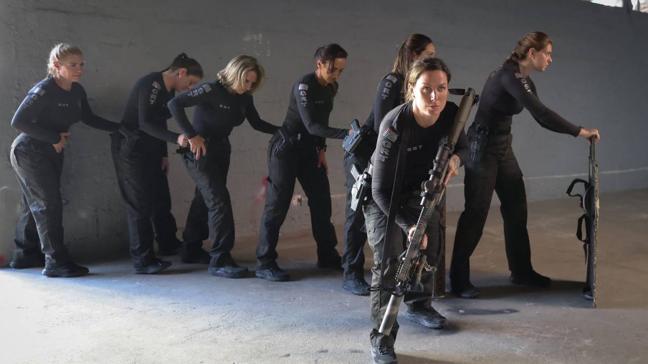 Agentes que participaram do Swat Dubai Challenge simulam prova da competição