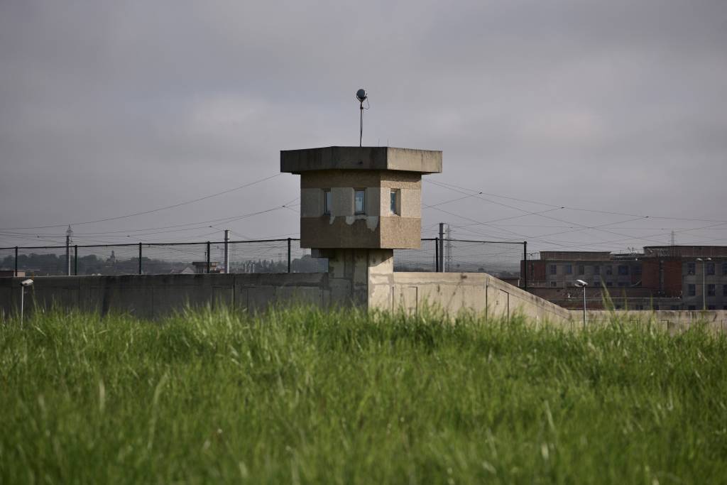 França: prisões sofrem ataques após governo aumentar repressão contra o narcotráfico